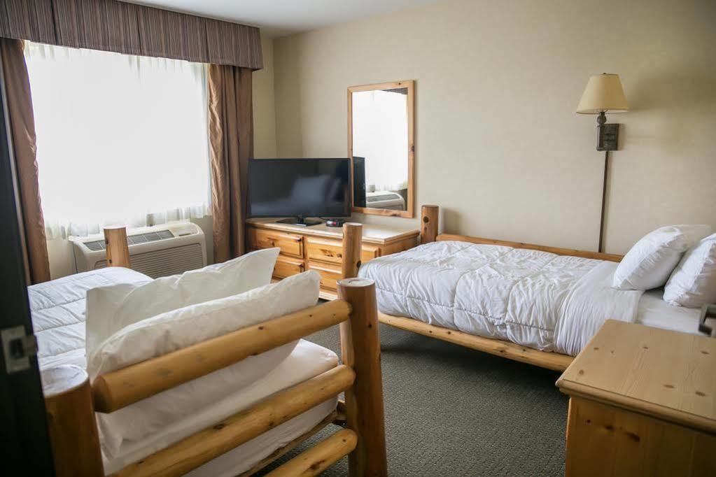Thumper Pond Resort Ottertail Bagian luar foto
